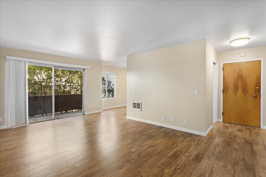 More Photos Of 561 Oakland Ave, Oakland Apartments For Sale