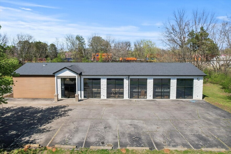 More Photos Of 102 Gin Oak Ct, Madison Freestanding For Sale