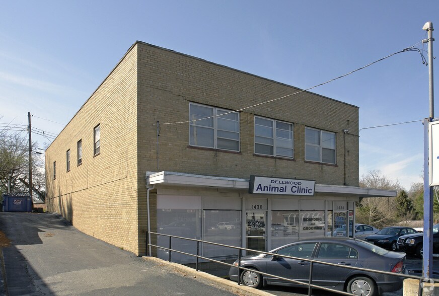 Primary Photo Of 1434-1436 Chambers Rd, Saint Louis Veterinarian Kennel For Sale