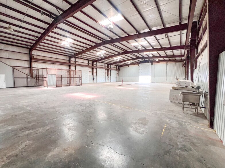 More Photos Of 8511 W Interstate 20, Midland Warehouse For Lease