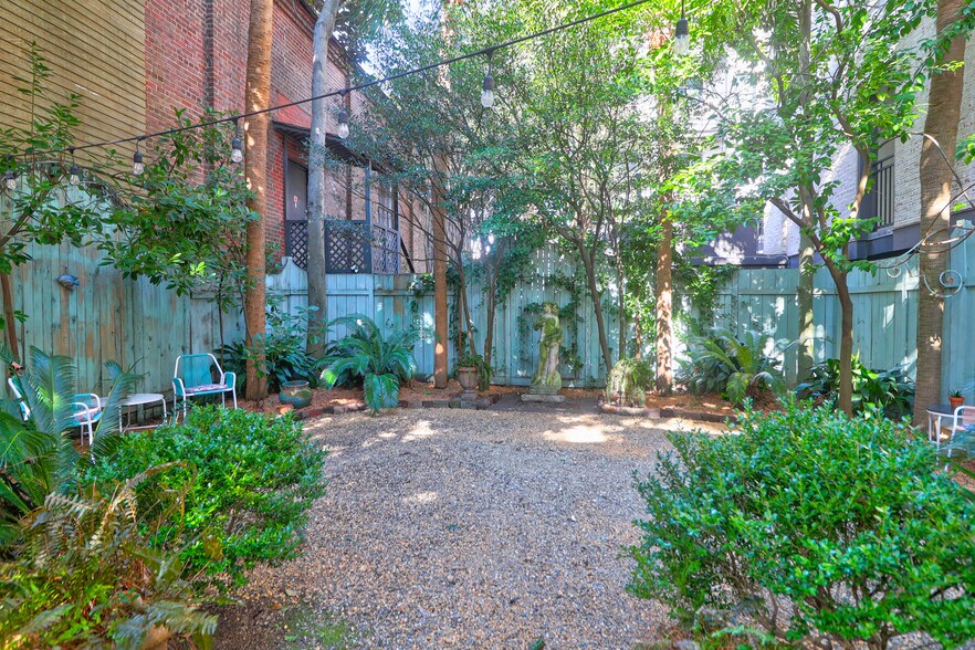 More Photos Of 78 Society St, Charleston Specialty For Sale