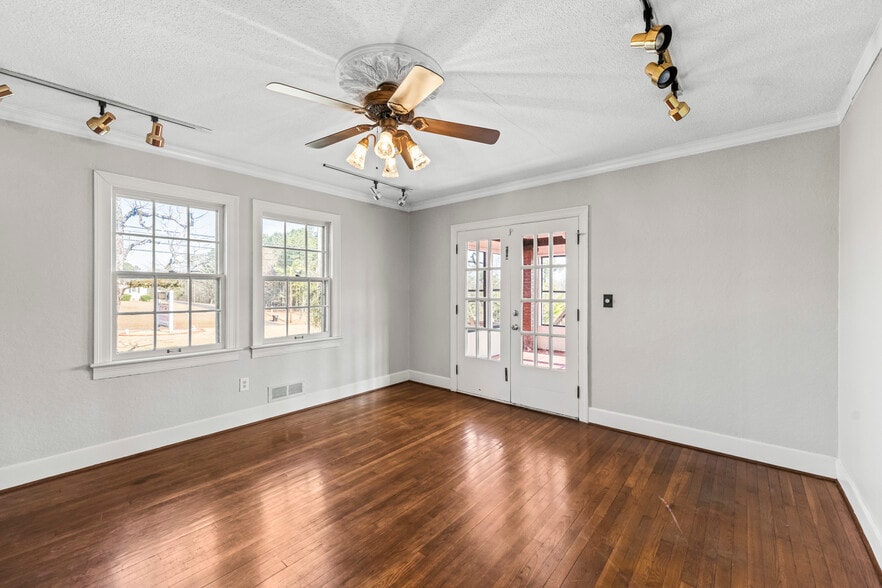 More Photos Of 1348 3rd St SE, Cullman Office For Sale