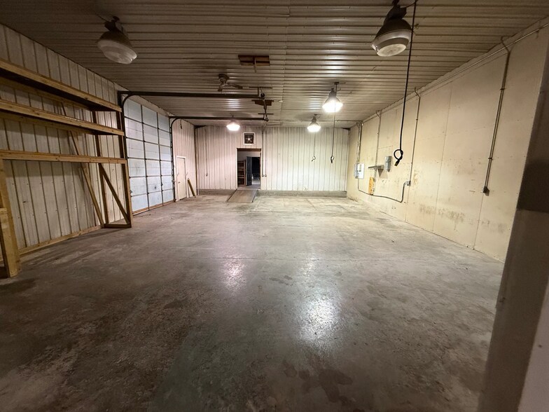 More Photos Of 16004 E 23rd St S, Independence Warehouse For Lease