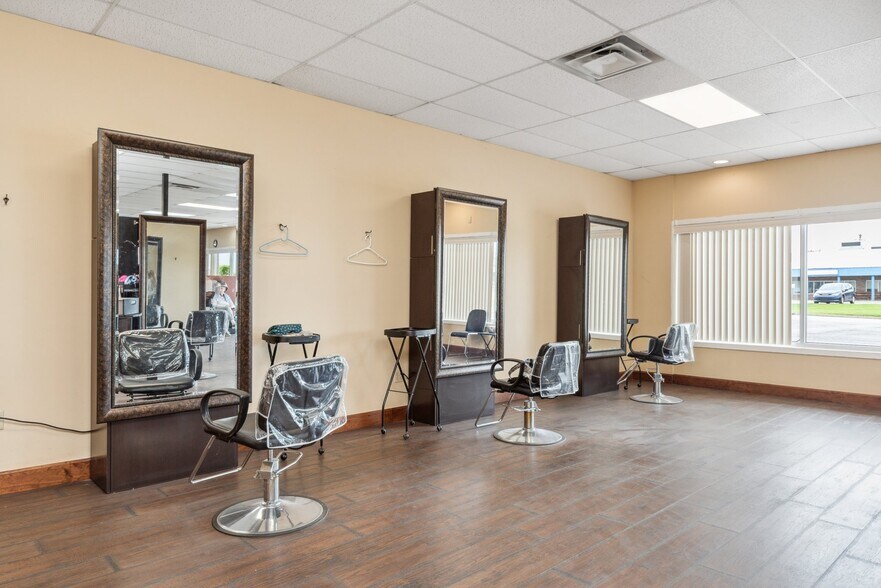 More Photos Of 470 Tucker Dr, Maysville Storefront Retail Office For Sale