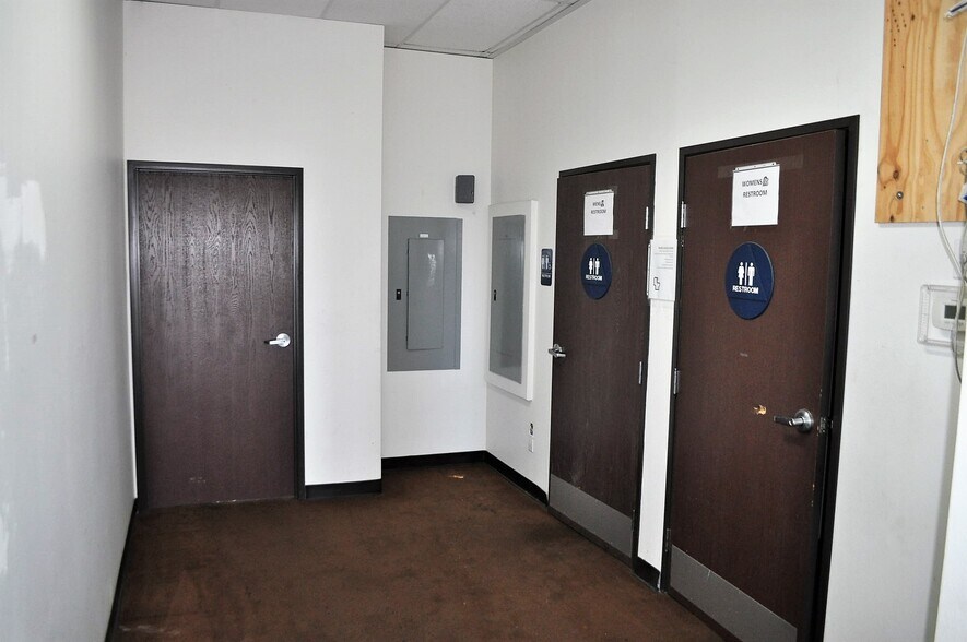 More Photos Of 1117 S Oxnard Blvd, Oxnard Bank For Lease