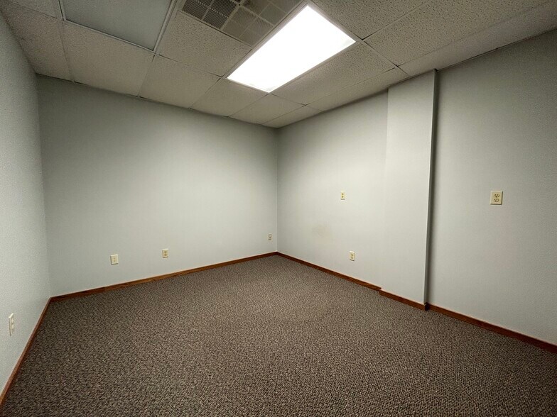 More Photos Of 1820 Post Rd, Plover Storefront Retail Office For Lease