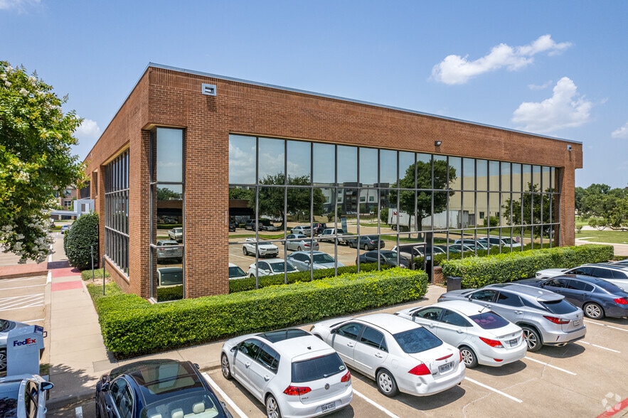 More Photos Of 11498 Luna Rd, Farmers Branch Unknown For Lease