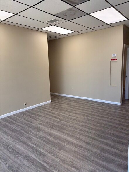 More Photos Of 735 Commerce Cir, Longwood Warehouse For Lease