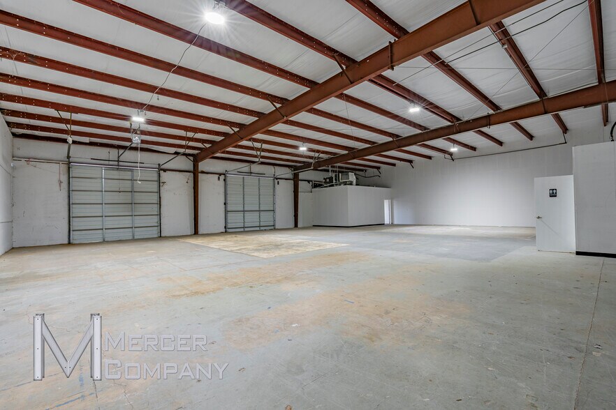 More Photos Of 801 Secretary Dr, Arlington Warehouse For Lease