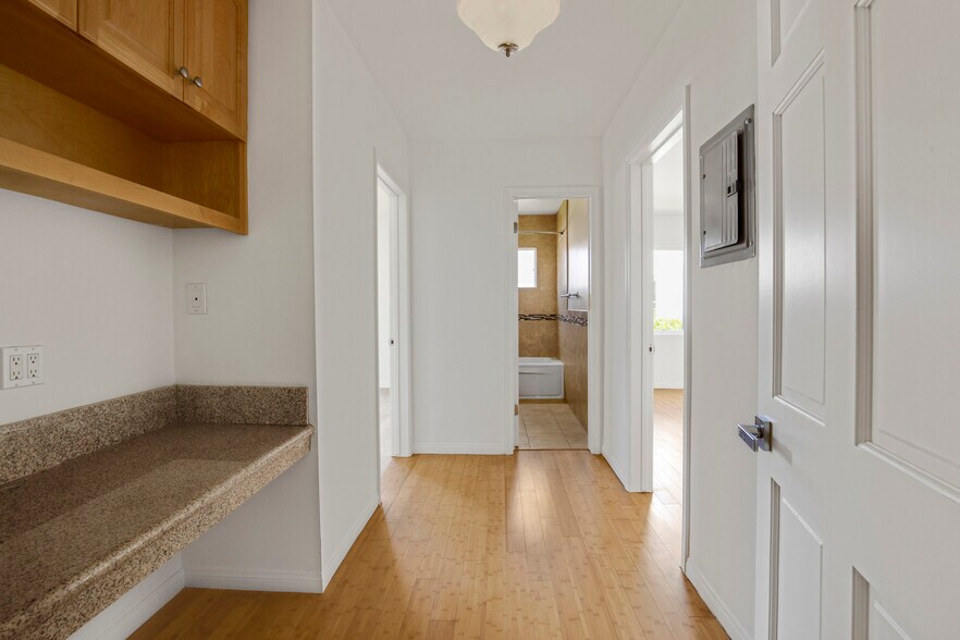 More Photos Of 447 S Palm Dr, Beverly Hills Apartments For Sale