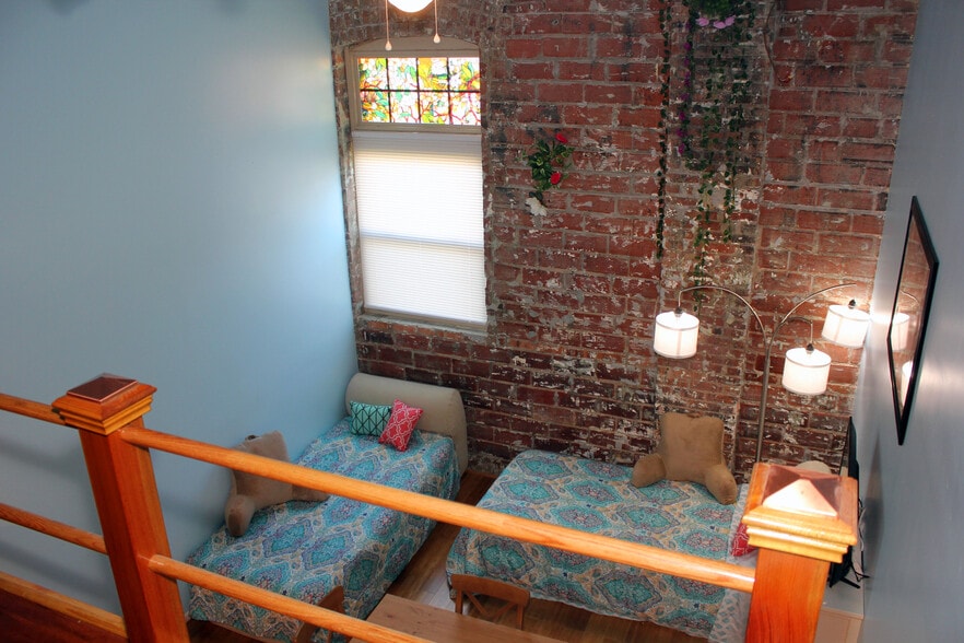 More Photos Of 2223 Guinotte Ave, Kansas City Warehouse For Sale