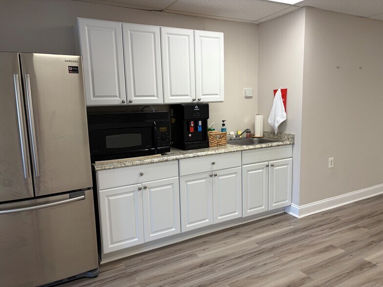 More Photos Of 2555-2575 Chain Bridge Rd, Vienna Medical For Lease