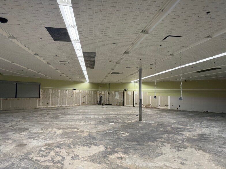 More Photos Of 7859 Firestone Blvd, Downey Drugstore For Lease