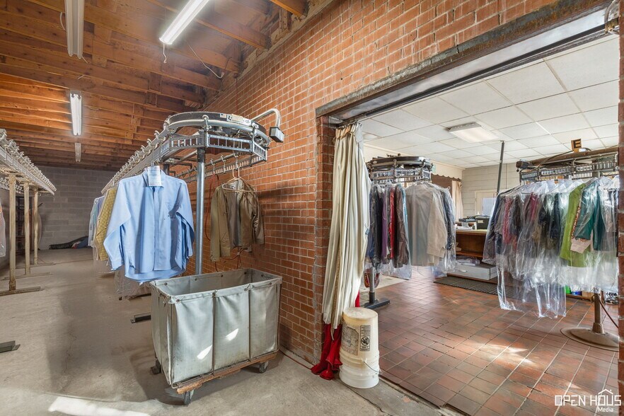 More Photos Of 1915 Kemp Blvd, Wichita Falls Office For Sale