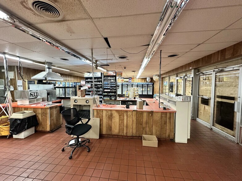 More Photos Of 1002 N Mockingbird Ln, Abilene Convenience Store For Sale