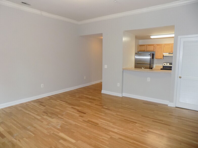 More Photos Of 337-341 N Charles St, Baltimore Apartments For Sale