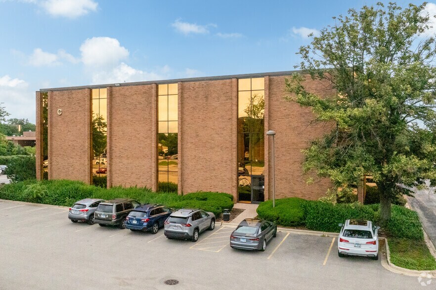 Primary Photo Of 800 Roosevelt Rd, Glen Ellyn Office For Lease
