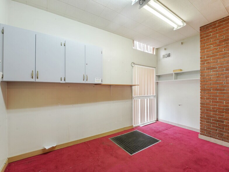 More Photos Of 9630 74 Av NW, Edmonton Flex For Sale
