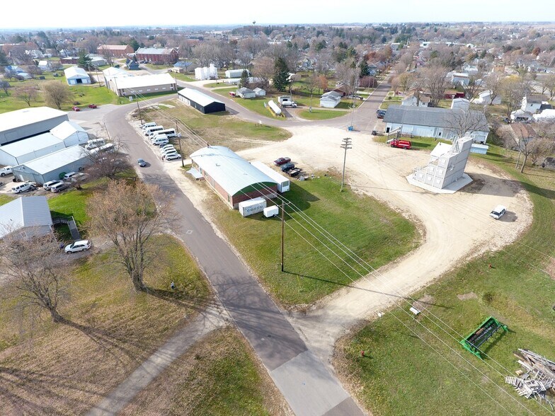 More Photos Of 514 Railroad Ave, Viroqua Manufacturing For Sale