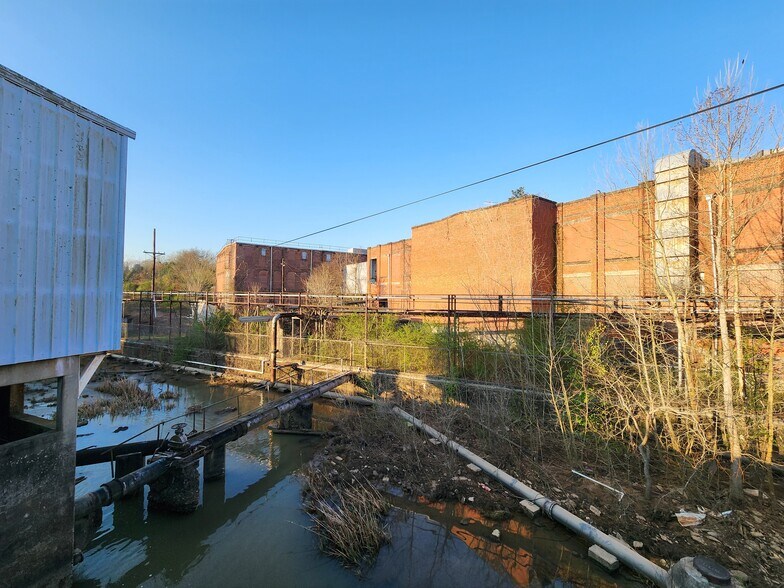 More Photos Of 20th AVE, Valley Light Manufacturing For Sale