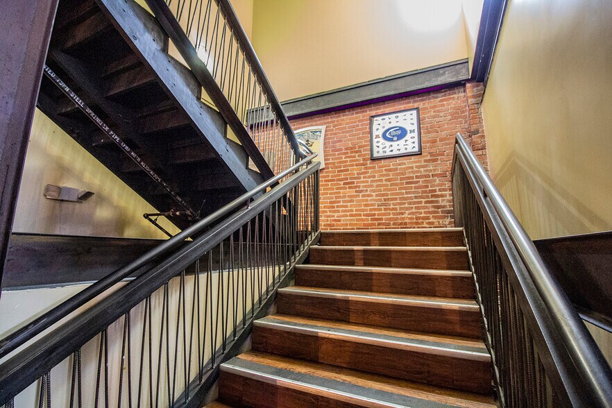 More Photos Of 231 E Main St, Trinidad Bar For Sale