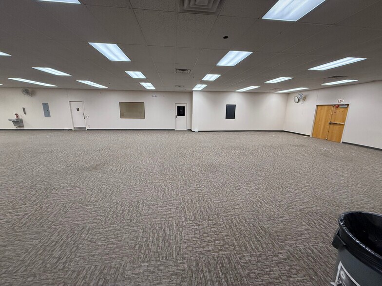 More Photos Of 1995 G Ave, Red Oak Industrial For Lease