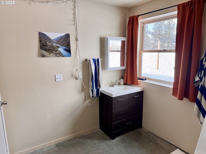 More Photos Of 38481 Sawmill Cutoff Ln, Halfway Warehouse For Sale