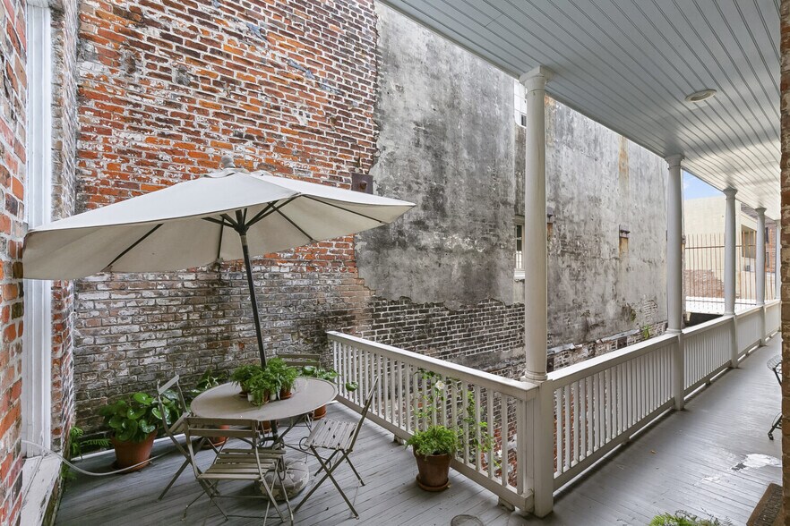 More Photos Of 612 Julia St, New Orleans Apartments For Sale