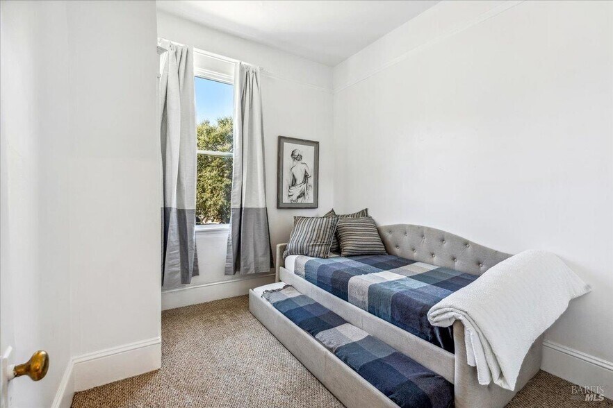 More Photos Of 2 Willow Ave, Fairfax Apartments For Sale