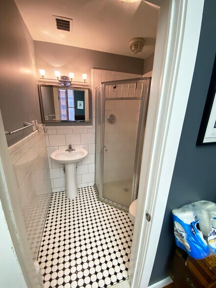 More Photos Of 715 St Paul St, Baltimore Office For Sale