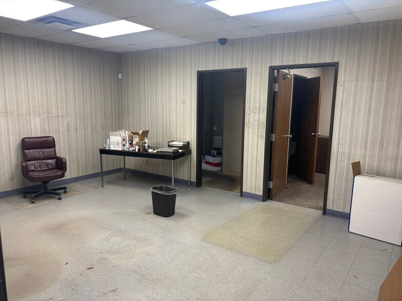 More Photos Of 3650 W Minnesota St, Indianapolis Warehouse For Lease