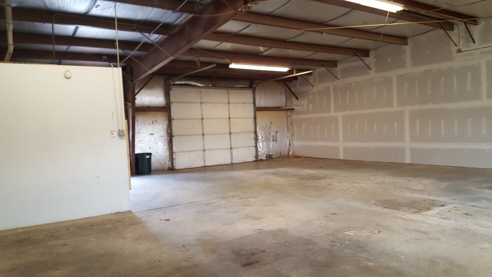 More Photos Of 1800 Circuit Dr, Round Lake Beach Warehouse For Lease