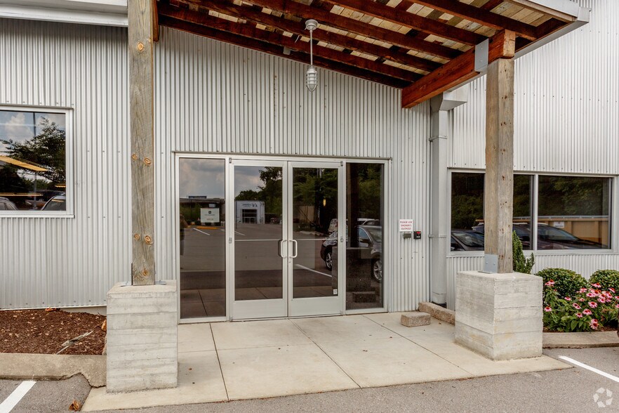 More Photos Of 2030 Lindell Ave, Nashville Office For Lease
