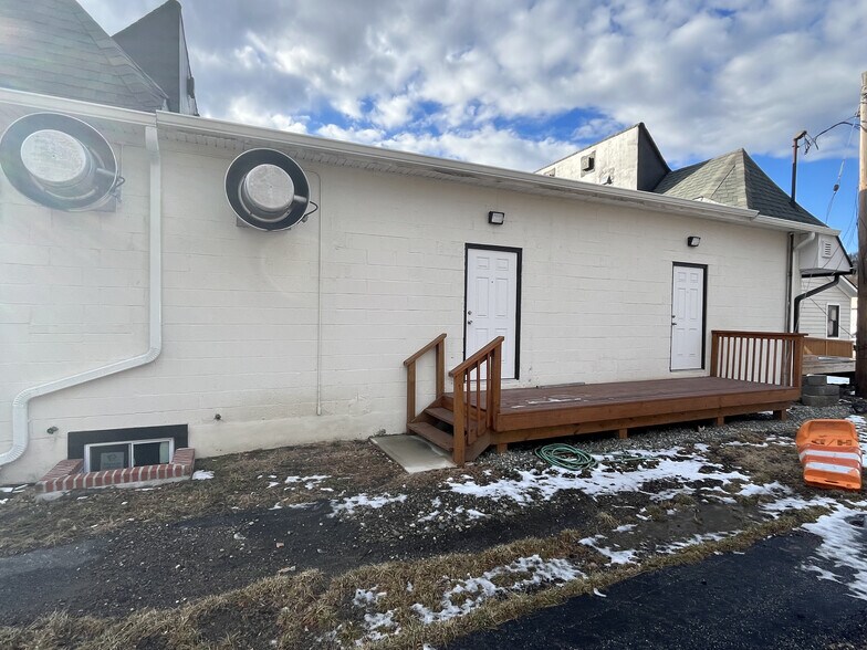 More Photos Of 192 Ny-17, Tuxedo Park General Retail For Sale
