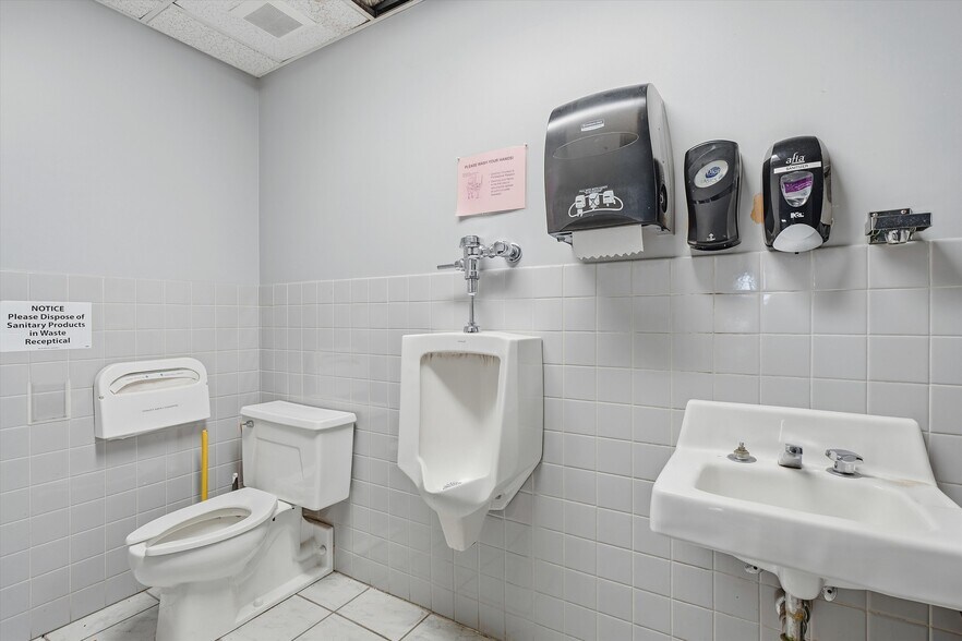 More Photos Of 7 Stewart St, Haverhill Manufacturing For Lease