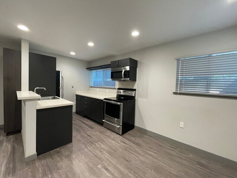 More Photos Of 1317 F St, Sacramento Apartments For Sale