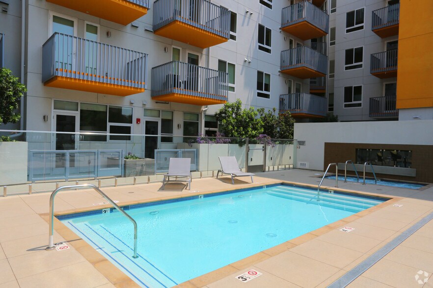 More Photos Of 424 W Pico Blvd, Los Angeles Apartments For Lease