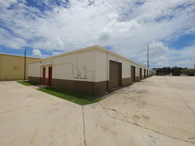 More Photos Of 4745 126th Ave N, Clearwater Self Storage For Lease
