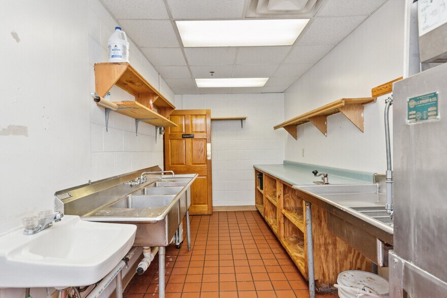 More Photos Of 470 Tucker Dr, Maysville Storefront Retail Office For Sale