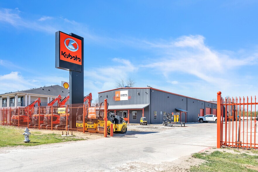 More Photos Of 1023 S Walton Walker Blvd, Irving Warehouse For Sale