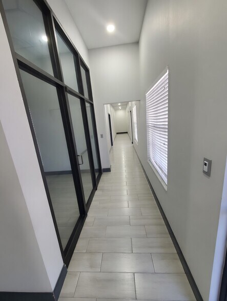 More Photos Of 311 W Lutz Lake Fern Rd, Lutz Flex For Sale