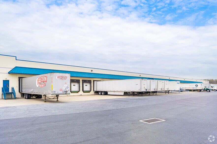 More Photos Of 200 Cascade Dr, Allentown Warehouse For Lease