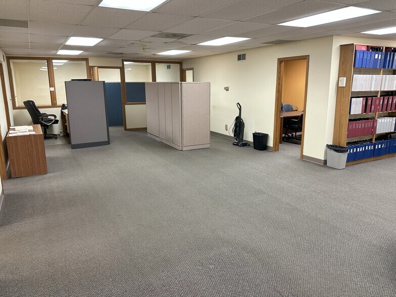More Photos Of 3001 Kishwaukee St, Rockford Industrial For Sale