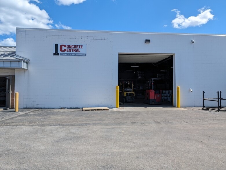More Photos Of 2325 Sybrant Rd, Traverse City Warehouse For Lease