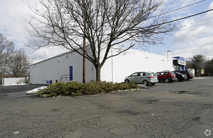 More Photos Of 809 N State Route 17, Paramus Freestanding For Lease