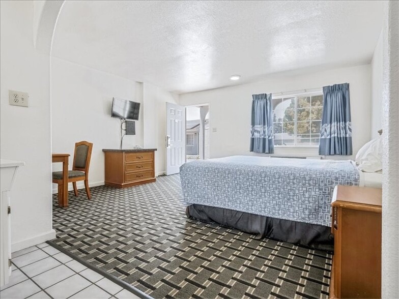 More Photos Of 21172 Mission Blvd, Hayward Hotel For Sale