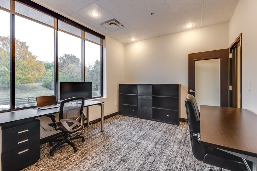 More Photos Of 1612 Westgate Cir, Brentwood Office For Lease