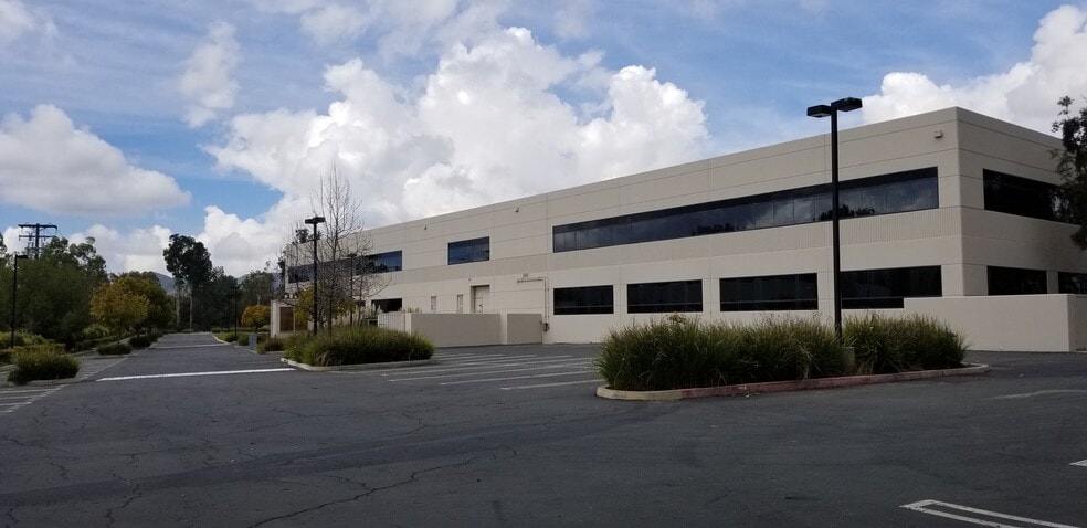 More Photos Of 2100 Corporate Center Dr, Thousand Oaks Medical For Lease