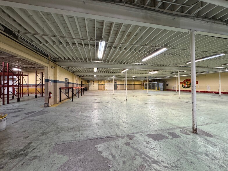 More Photos Of 195 Hudson St, Cornwall-on-Hudson Distribution For Lease