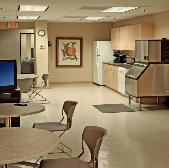 More Photos Of 5365 Robin Hood Rd, Norfolk Research And Development For Lease